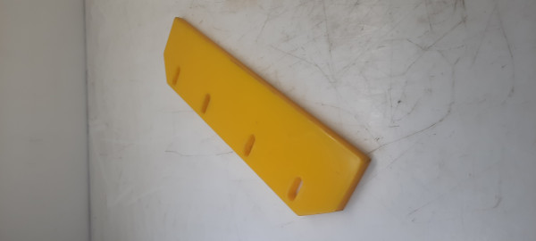 01-04-15-0043-A-1 Gummizuschnitt am Saugschacht vorne, gerade, 4-Löcher